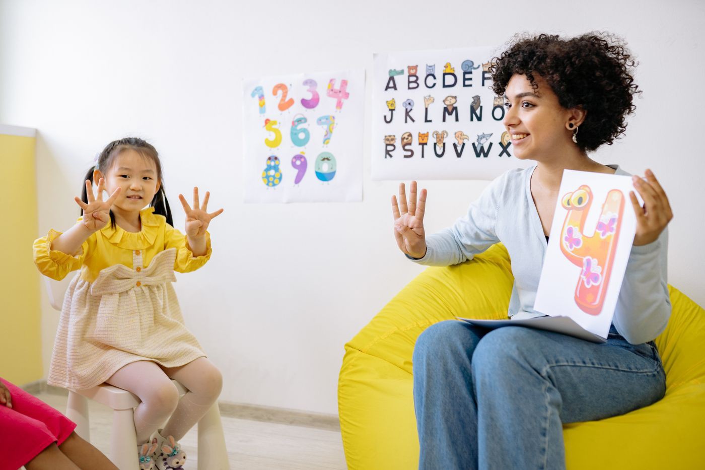 Communication support with visual cards